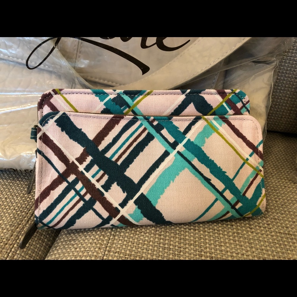 Thirty-one free to be soft wallet